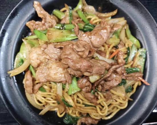 Satay fried noodles with beef 沙茶牛肉炒面